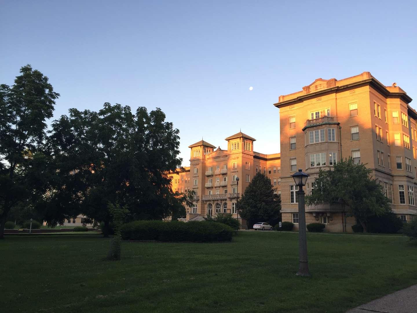 Le Fer Hall in the moonlight